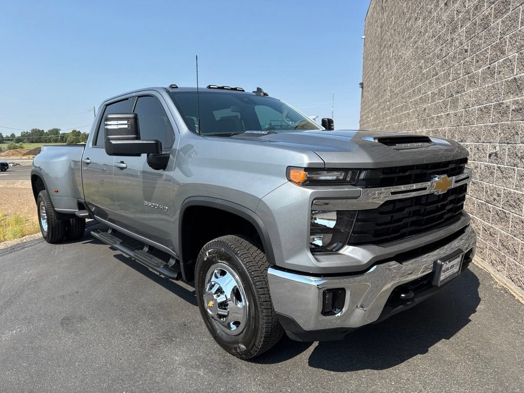 New 2026 Chevrolet Silverado 3500 LT w/ Leather Package AWD/4WD image 4