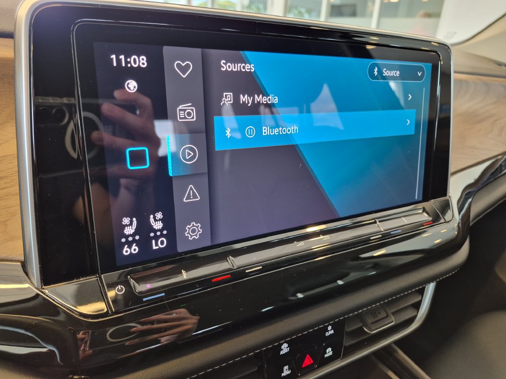 Used 2025 Volkswagen Atlas SE FWD image 19