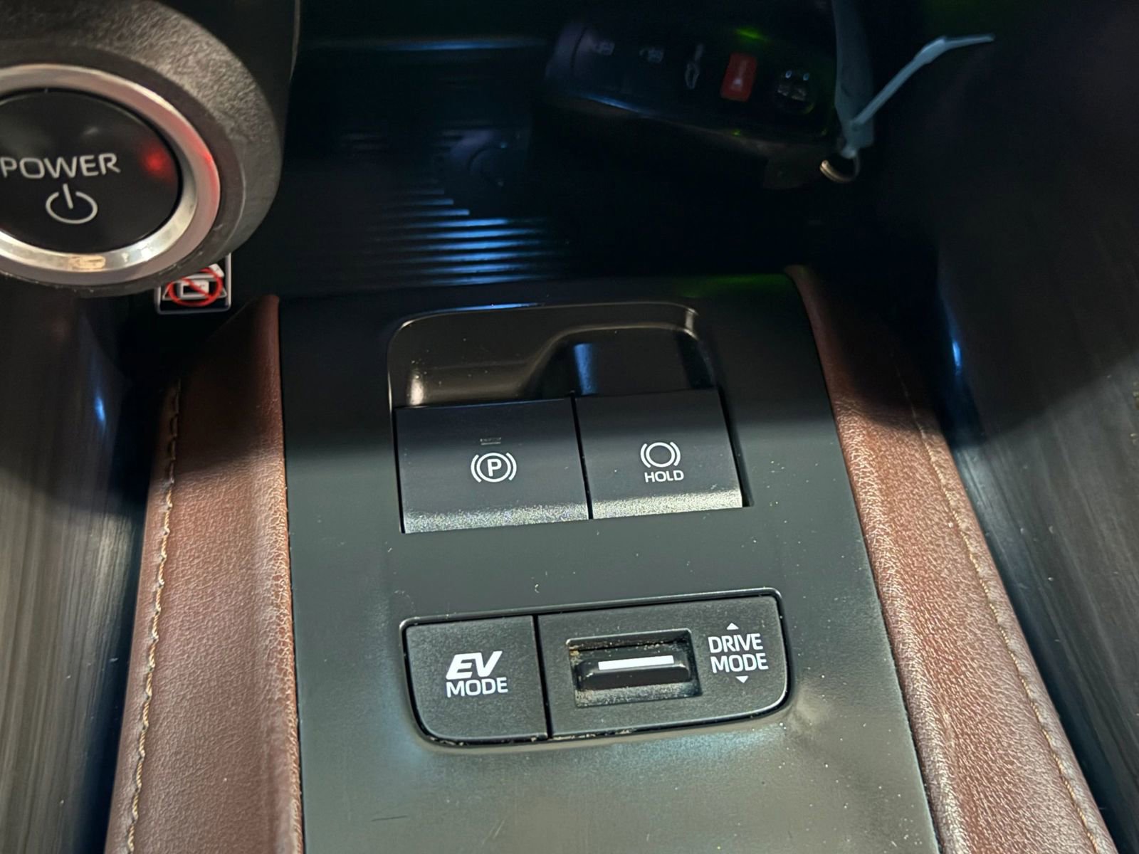 Used 2023 Toyota Venza Limited image 35