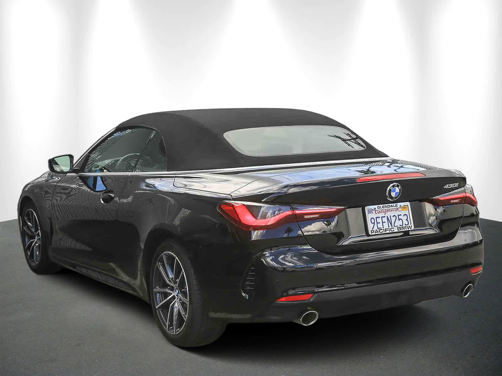 Certified 2023 BMW 430i Convertible w/ Premium Package image 4