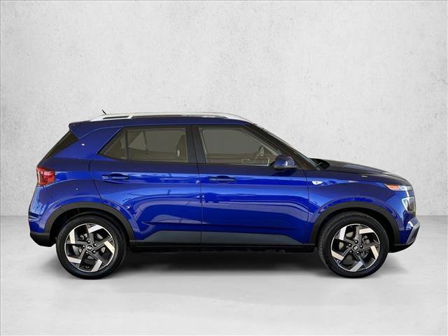 Used 2025 Hyundai Venue SEL video 4