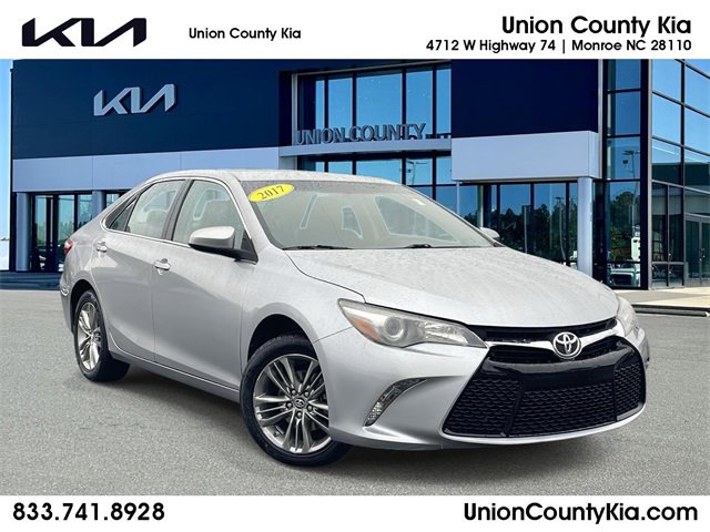 Used 2017 Toyota Camry SE image 1