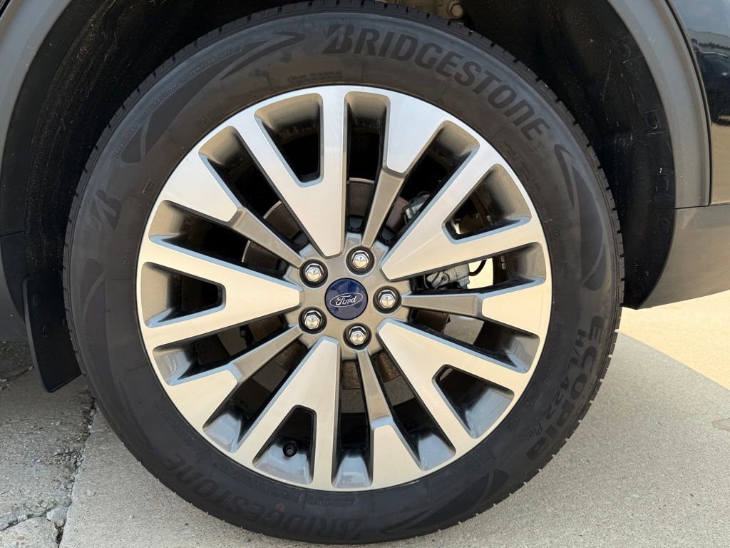 Used 2022 Ford Escape Titanium image 4