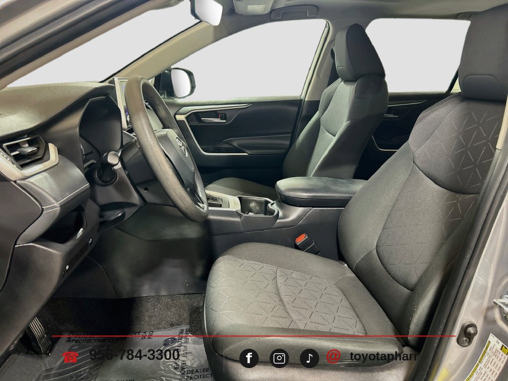 Used 2025 Toyota RAV4 XLE w/ Convenience Package FWD image 18