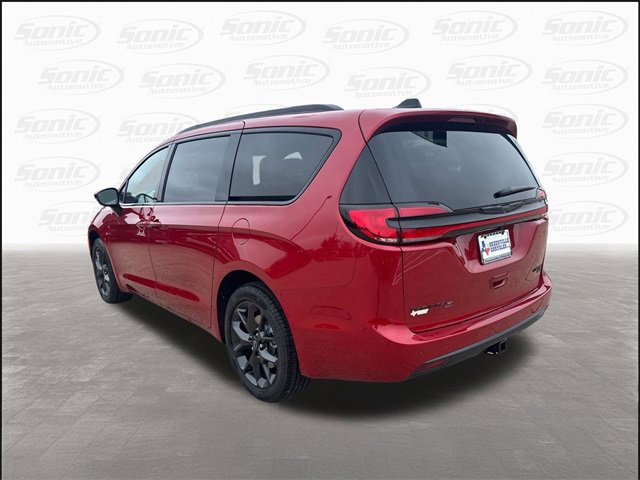 New 2026 Chrysler Pacifica Limited image 3