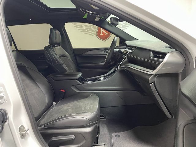 Used 2023 Jeep Grand Cherokee L Laredo AWD/4WD image 23