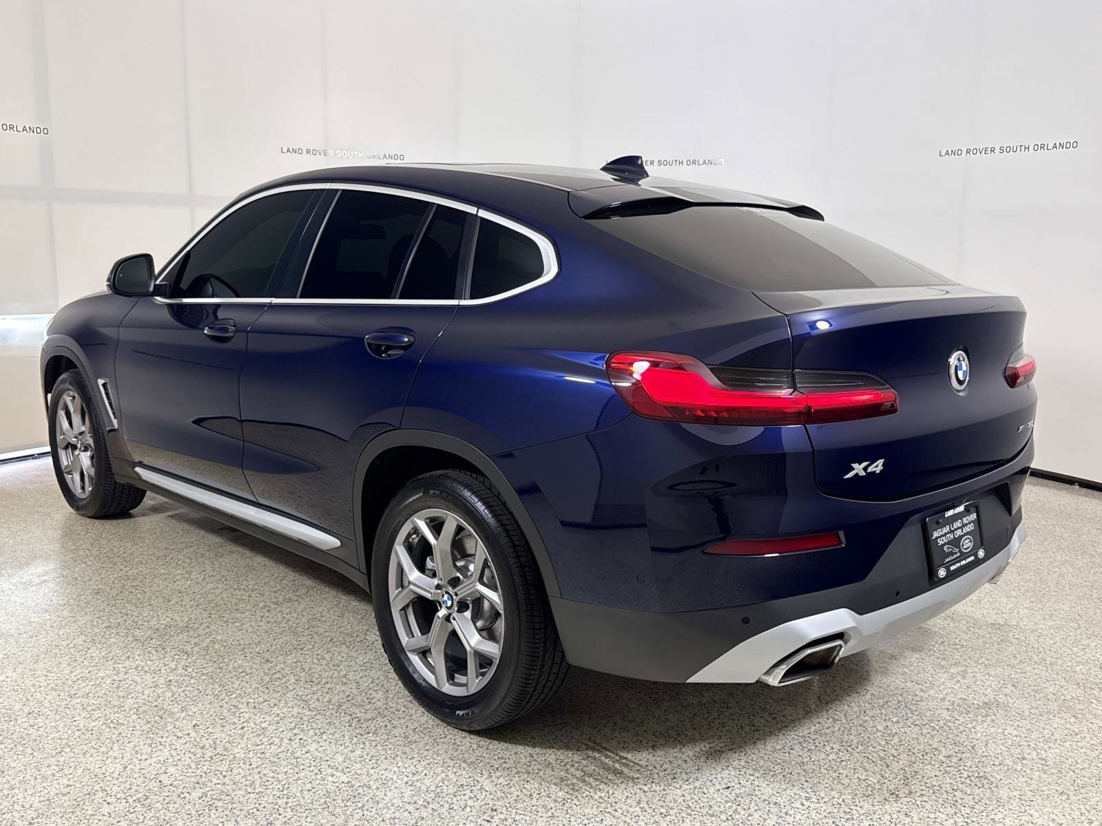 Used 2023 BMW X4 xDrive30i w/ Premium Package AWD/4WD image 3
