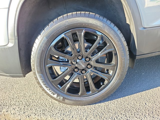 Used 2023 GMC Acadia SLT w/ Elevation Edition image 9
