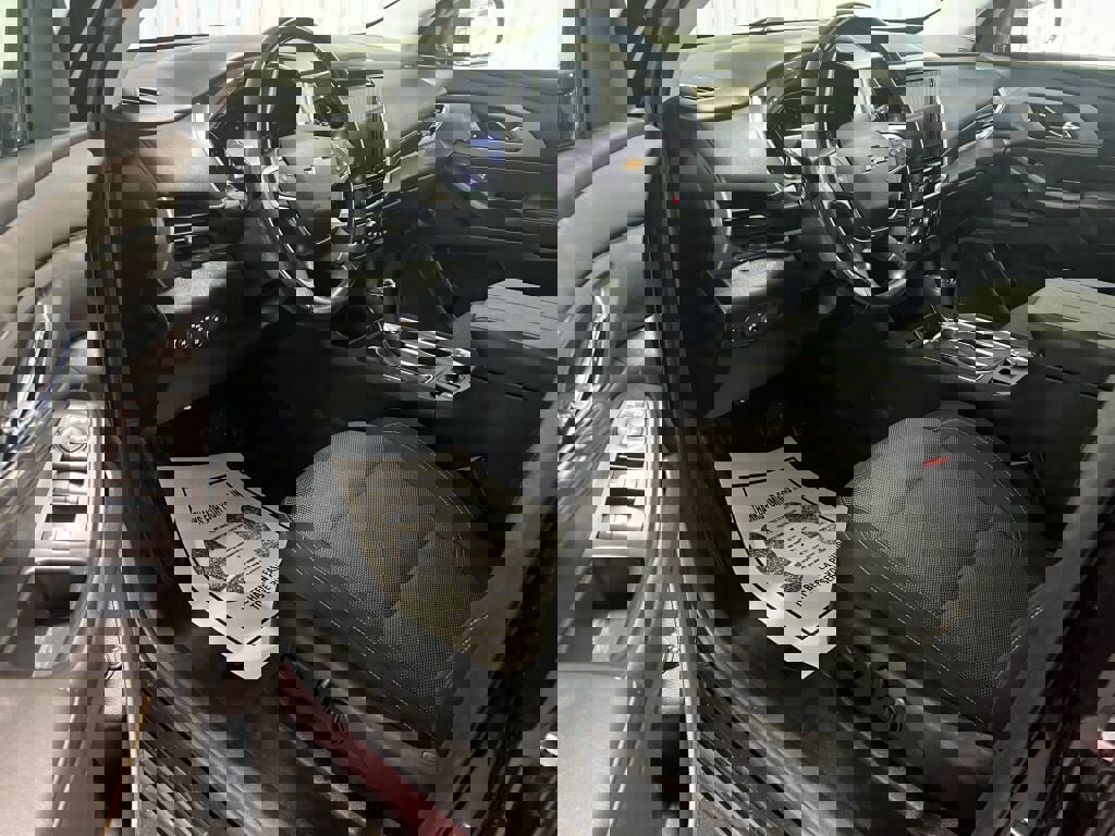 Used 2020 Chevrolet Traverse LT image 2