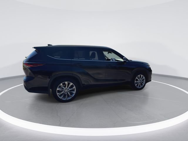 Used 2026 Toyota Highlander Limited AWD/4WD image 11