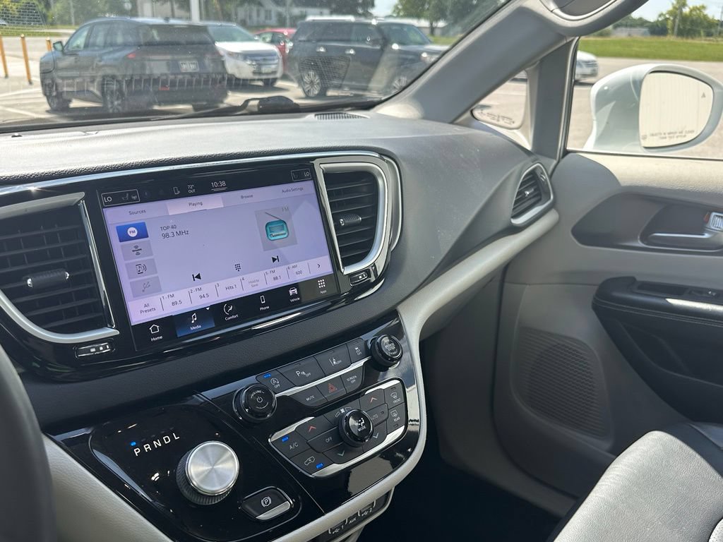 Used 2022 Chrysler Pacifica Touring-L FWD image 29