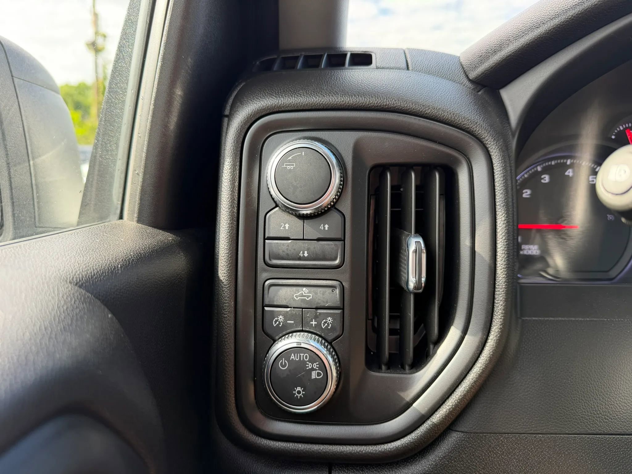 Used 2024 GMC Sierra 2500 Pro w/ Convenience Package AWD/4WD image 19
