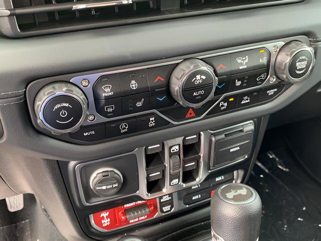 New 2024 Jeep Wrangler Unlimited Rubicon w/ Technology Group image 30