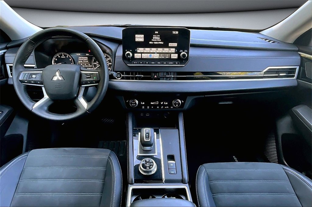 Used 2024 Mitsubishi Outlander SE image 7