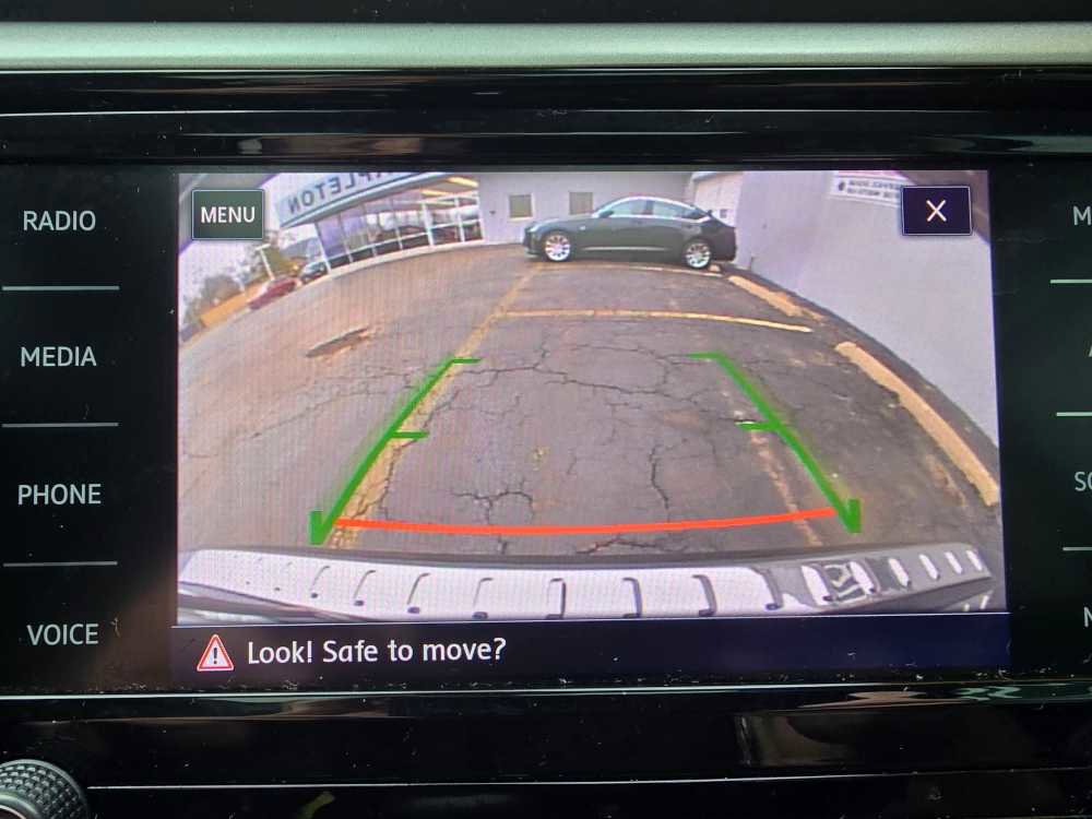 Used 2022 Volkswagen Passat 2.0T SE image 15