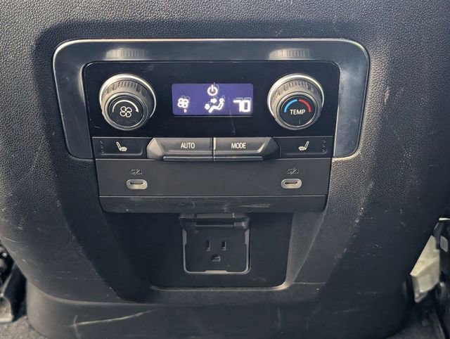 Used 2023 Chevrolet Suburban Premier image 27
