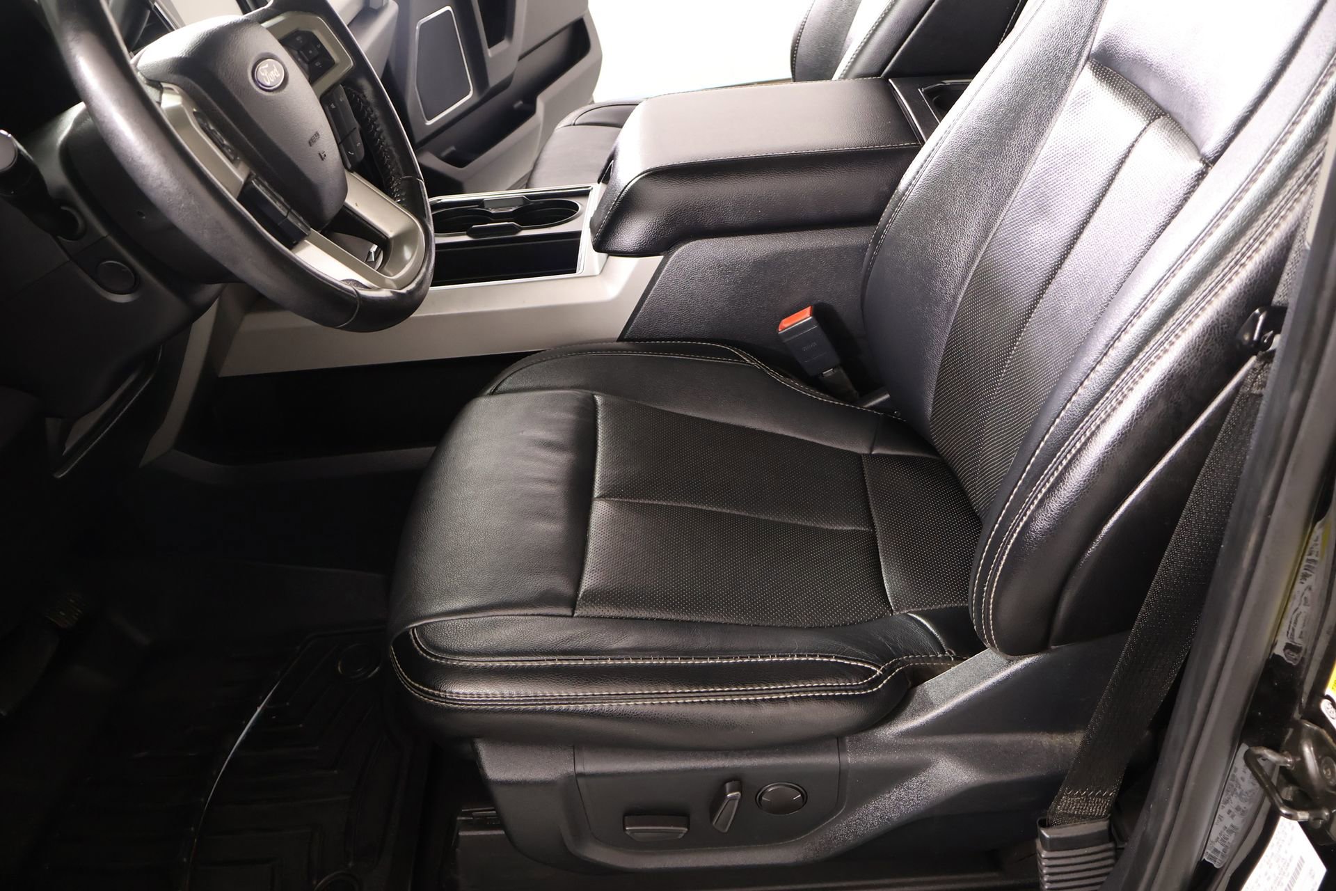 Used 2020 Ford F350 Lariat image 12