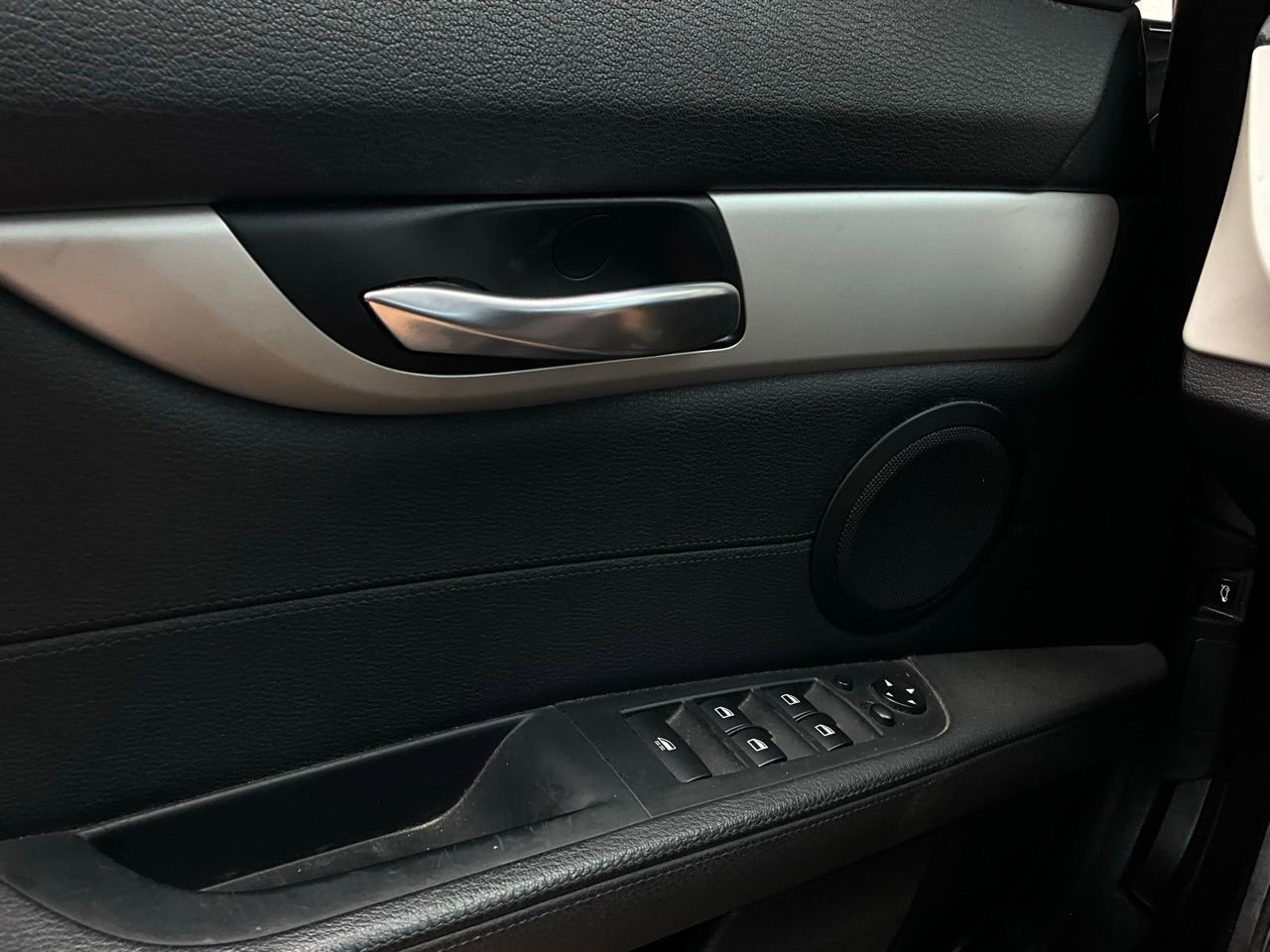 Used 2011 BMW Z4 sDrive30i image 24