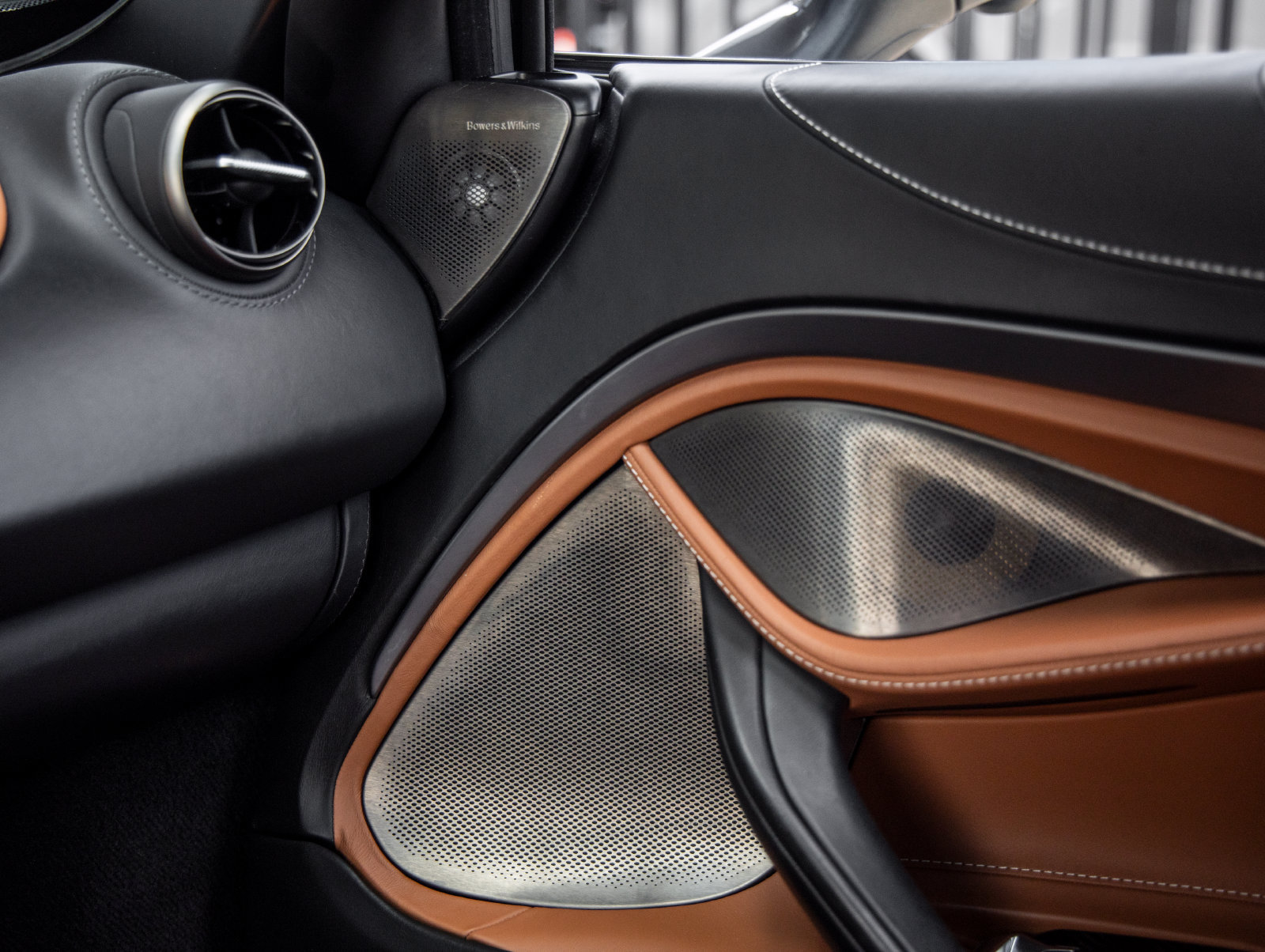 Used 2018 McLaren 720S RWD image 34