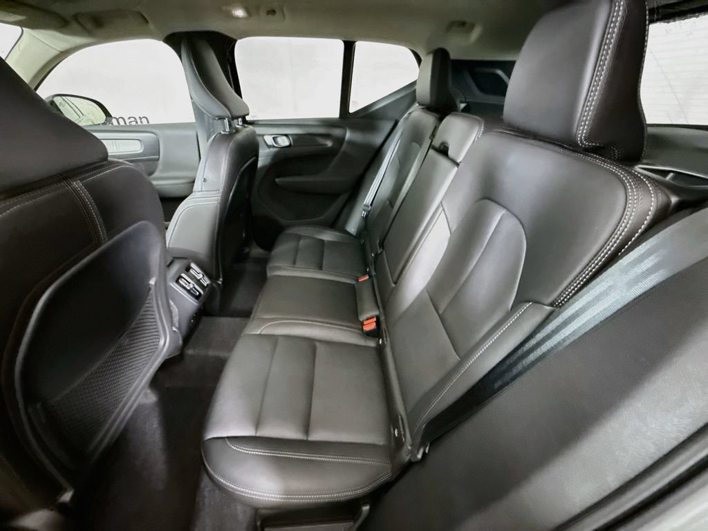 Used 2025 Volvo XC40 B5 Ultra AWD/4WD image 24