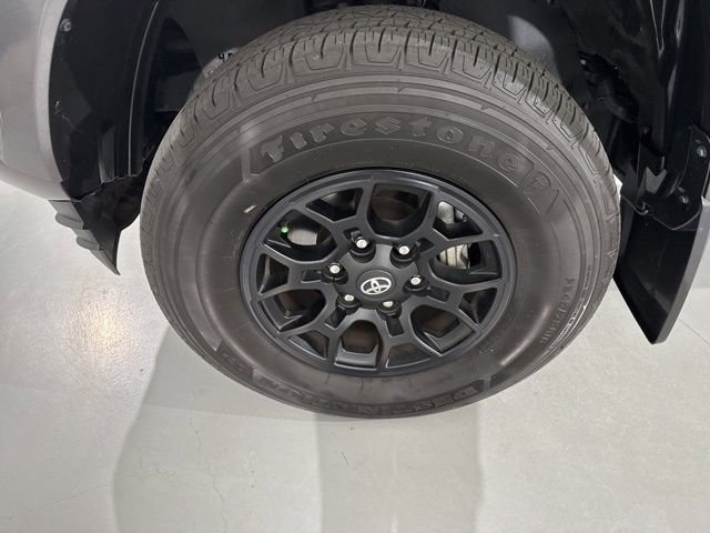 Used 2022 Toyota Tacoma SR5 w/ Technology Package RWD image 4