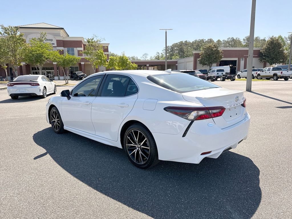Used 2023 Toyota Camry SE FWD image 5