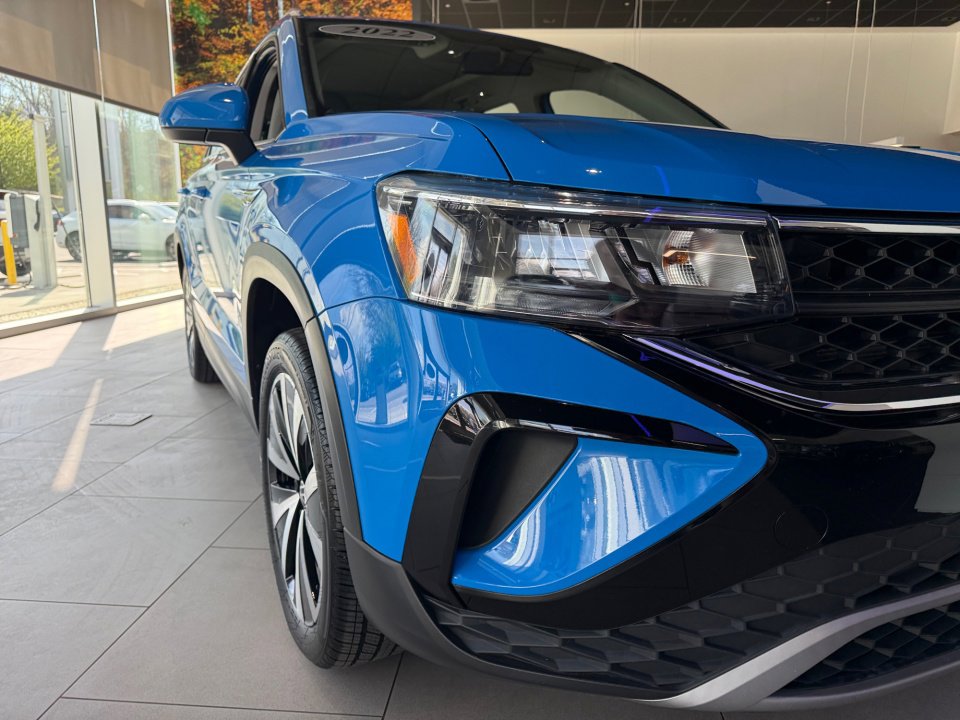 Certified 2022 Volkswagen Taos SE w/ Panoramic Sunroof Package image 28