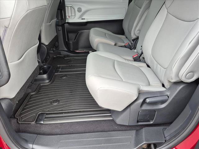 New 2026 Toyota Sienna XLE FWD image 15