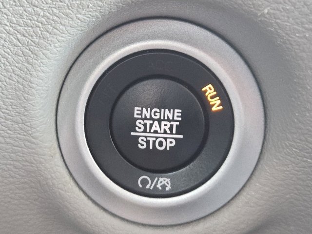 Used 2023 Chrysler Pacifica Touring-L FWD image 21