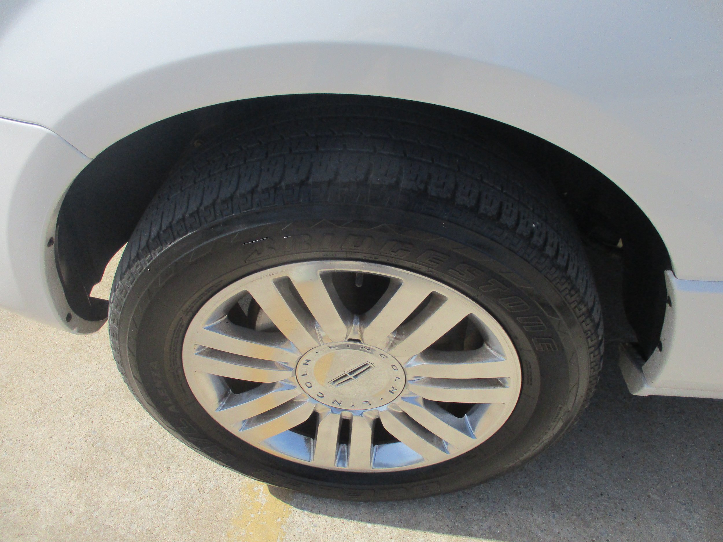 Used 2014 Lincoln Navigator 2WD image 3