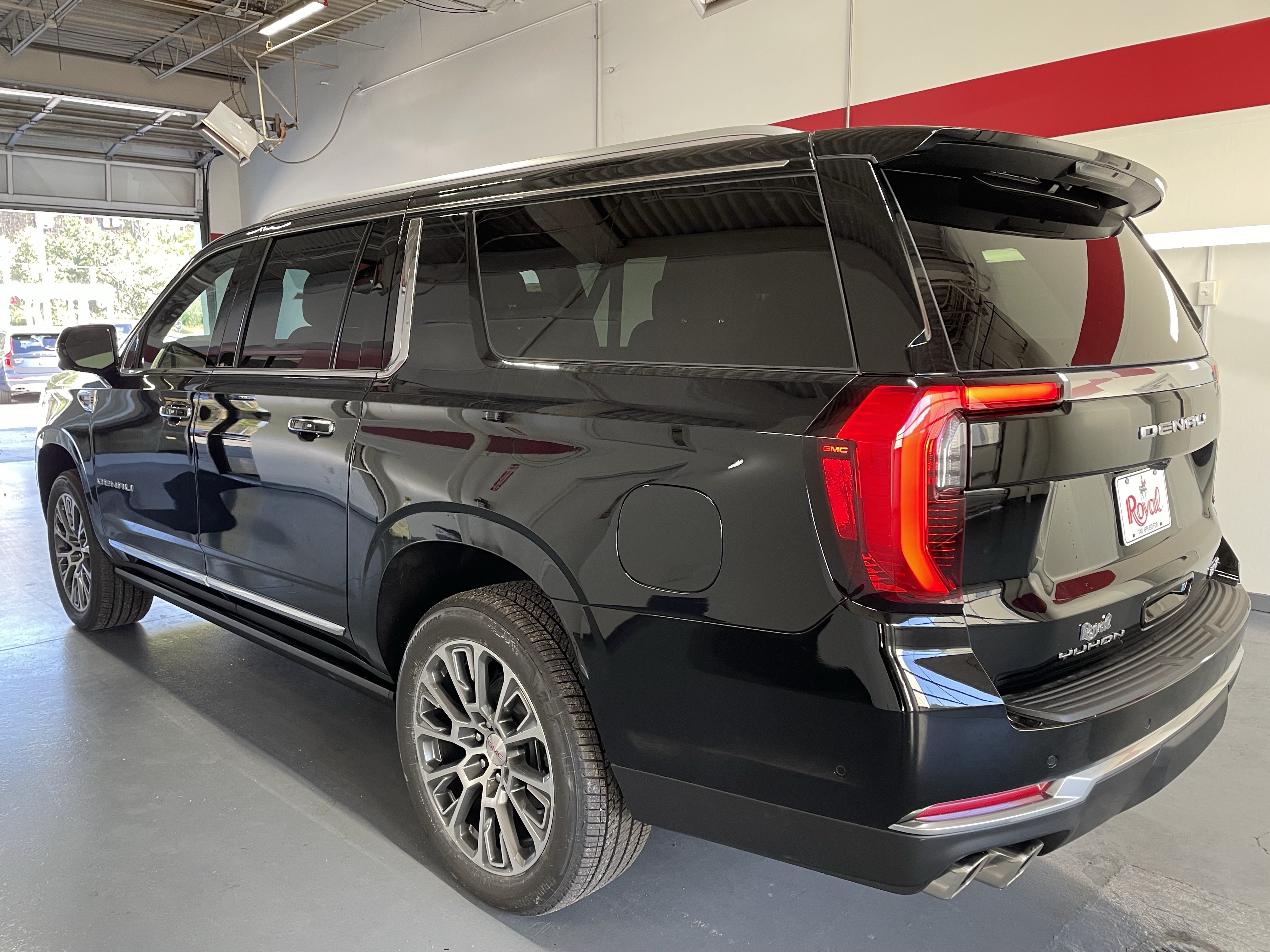 New 2026 GMC Yukon XL Denali w/ Sun & Power Step Package RWD image 6