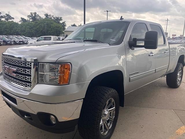 Used 2011 GMC Sierra 2500 SLE w/ SLE Preferred Package AWD/4WD image 2