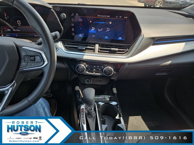 Used 2025 Chevrolet Trax LT w/ Driver Confidence Package FWD image 16