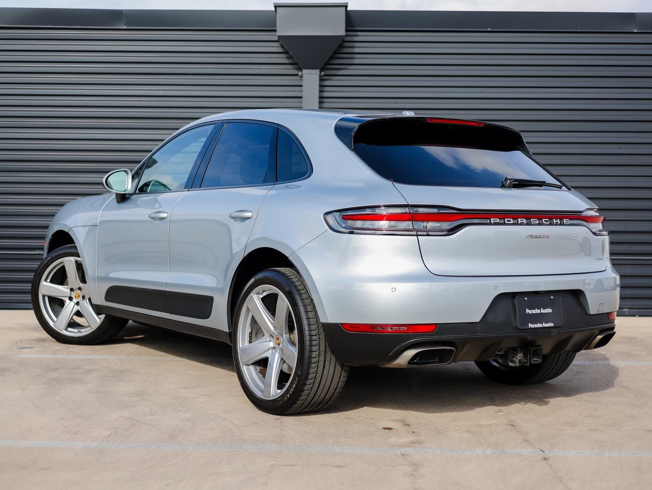 Certified 2019 Porsche Macan image 3