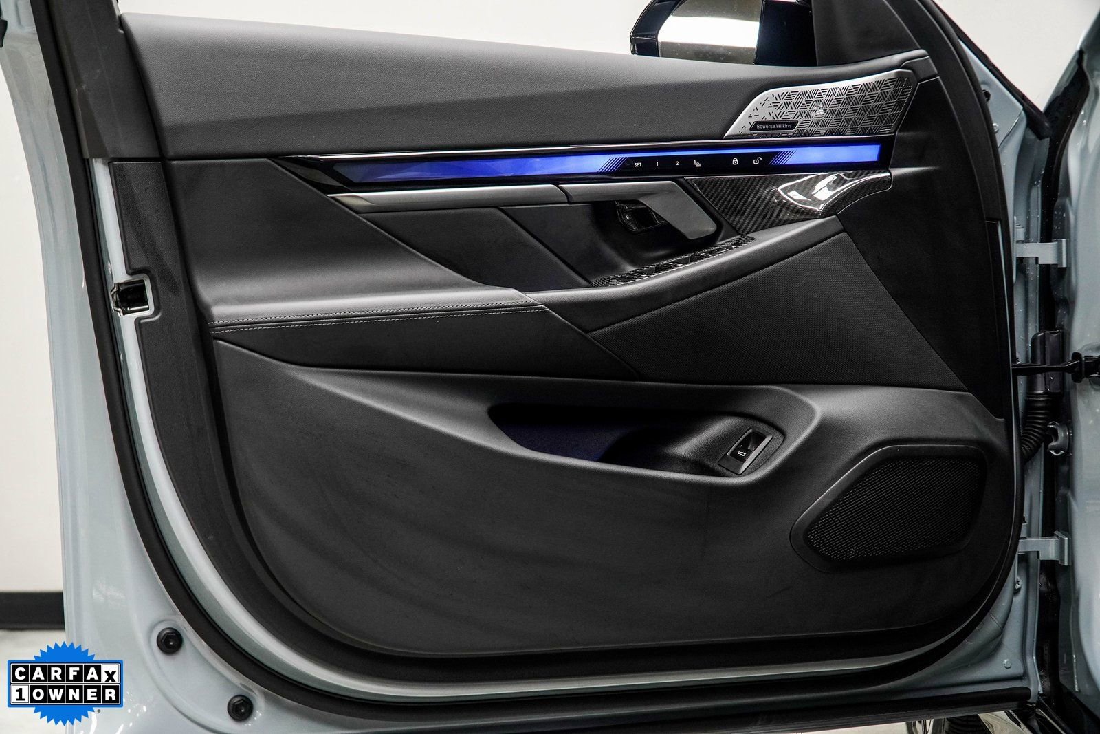 Used 2025 BMW i5 M60 w/ Premium Package image 32