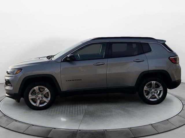 Used 2024 Jeep Compass Latitude w/ Sun and Sound Group image 6