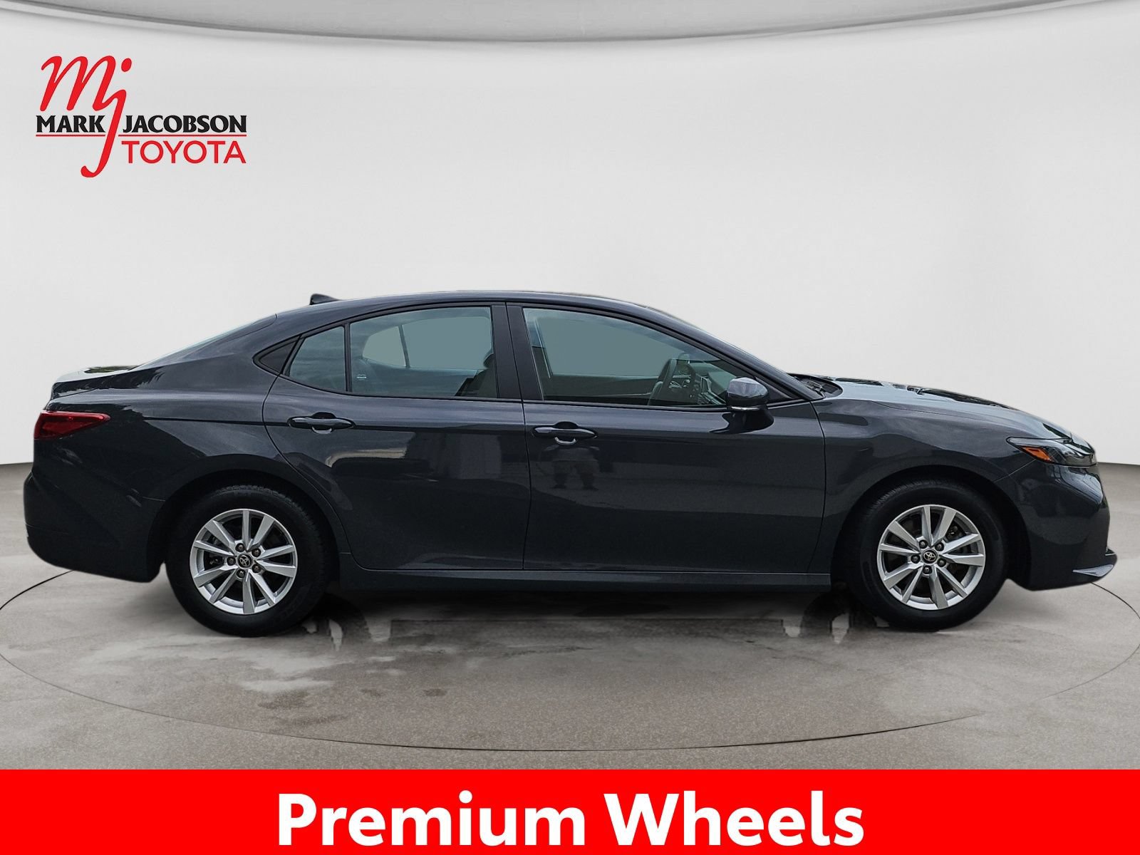 Used 2025 Toyota Camry LE FWD image 7