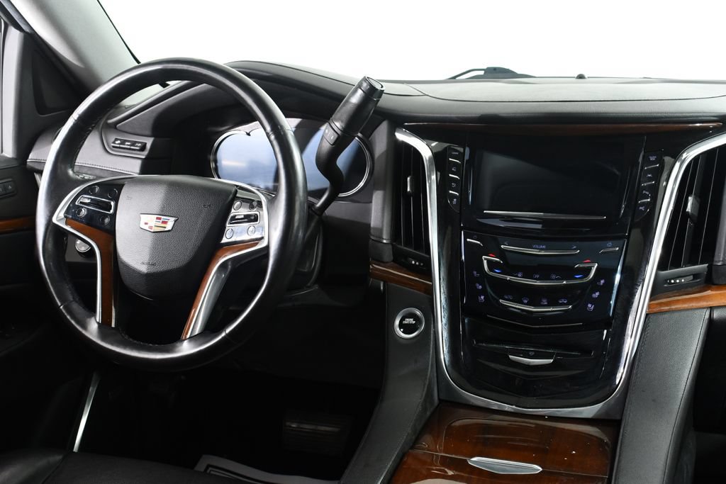 Used 2018 Cadillac Escalade Luxury AWD/4WD image 8