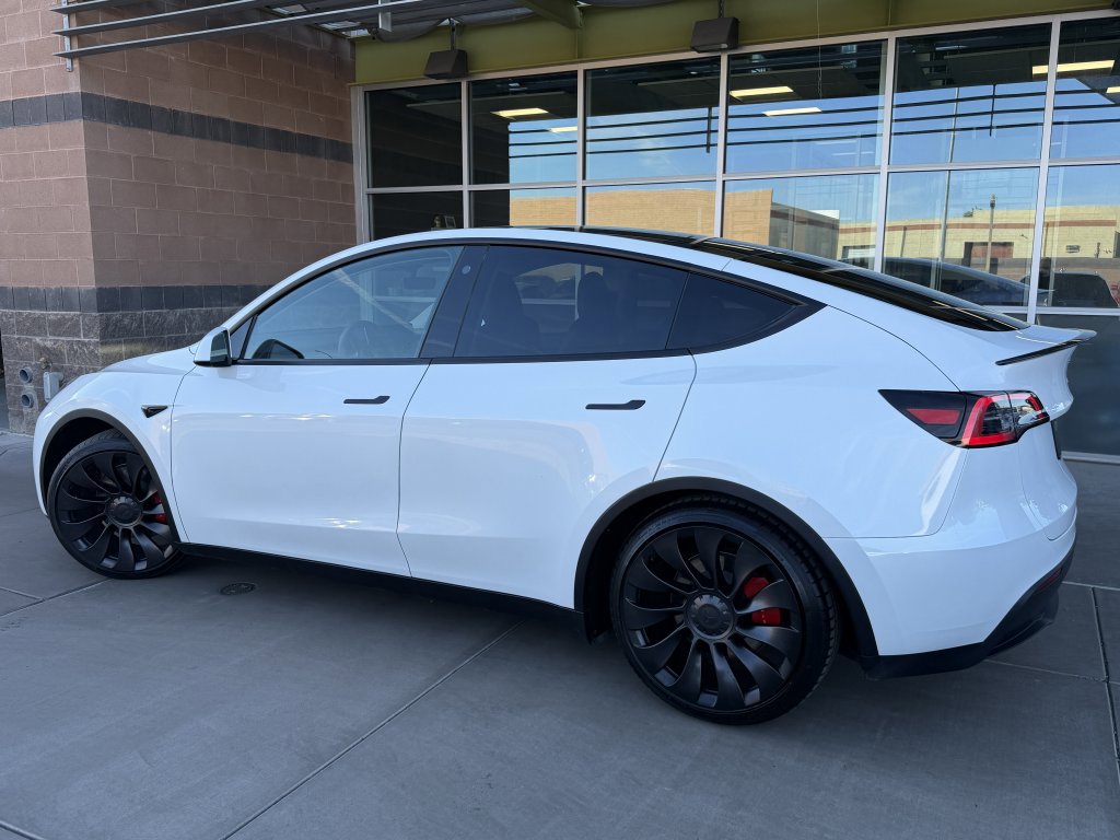 Used 2023 Tesla Model Y Performance image 5