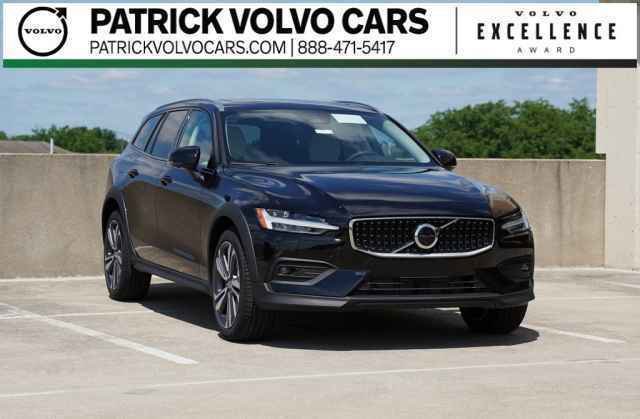 New 2026 Volvo V60 B5 Cross Country Plus w/ Climate Package