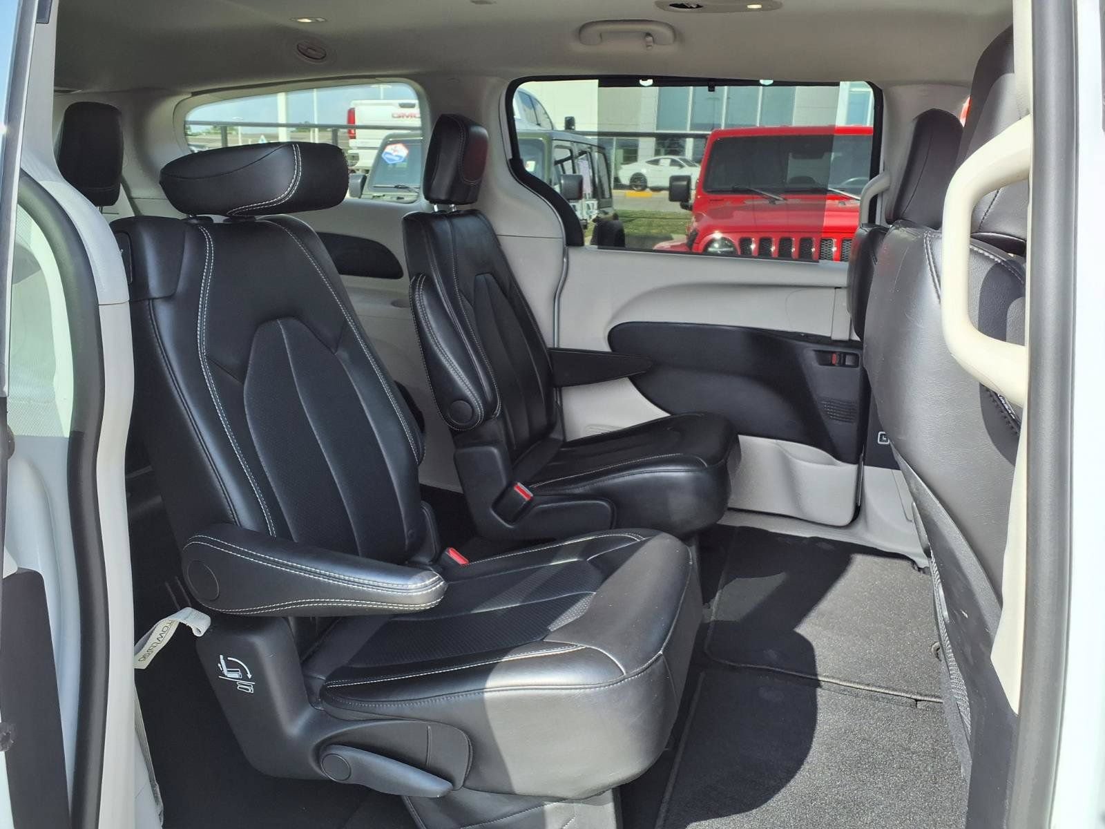 Used 2024 Chrysler Pacifica Touring-L FWD image 20