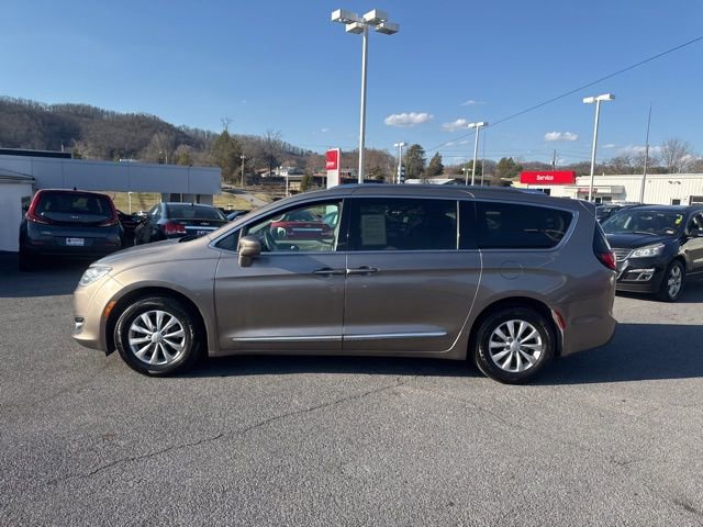 Used 2018 Chrysler Pacifica Touring-L image 5