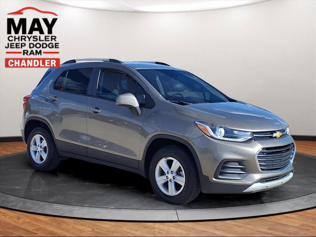 Used 2022 Chevrolet Trax LT w/ LT Convenience Package image 16