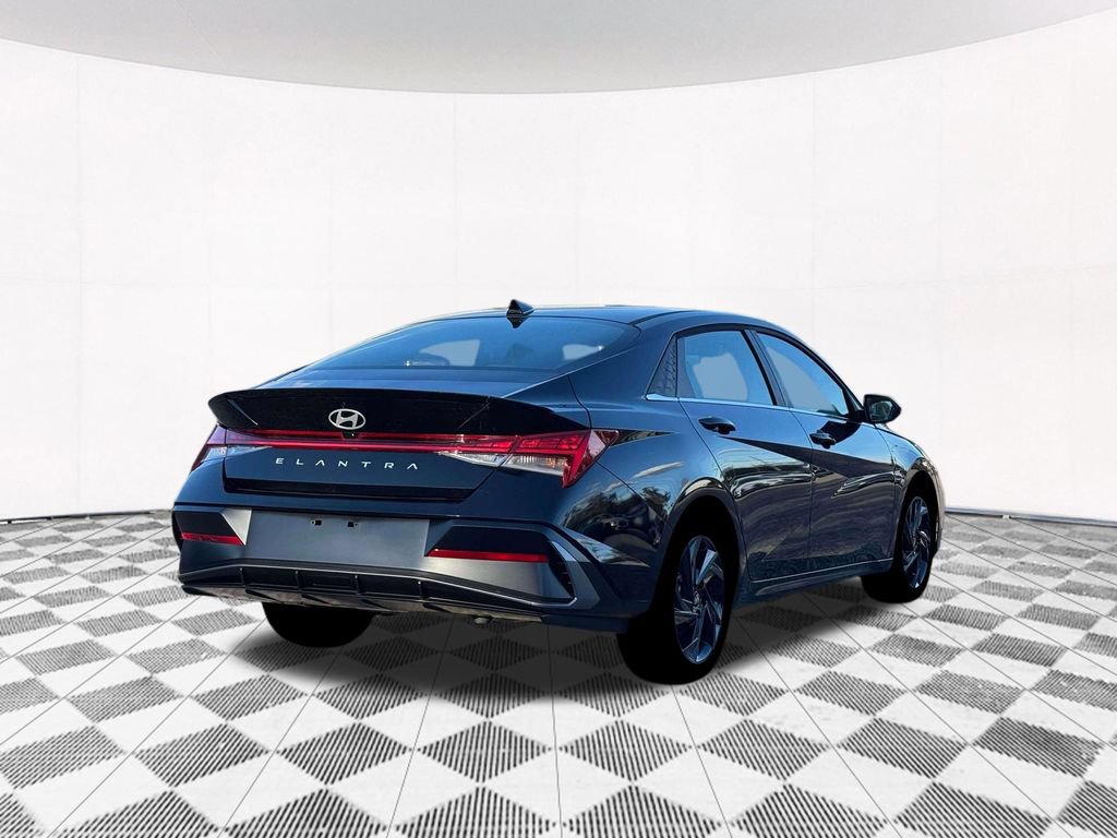 New 2026 Hyundai Elantra SEL Sport Premium FWD image 11