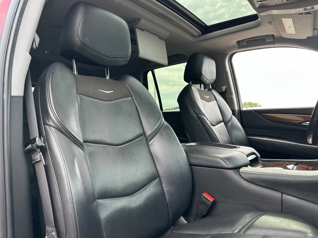 Used 2020 Cadillac Escalade Luxury AWD/4WD image 28