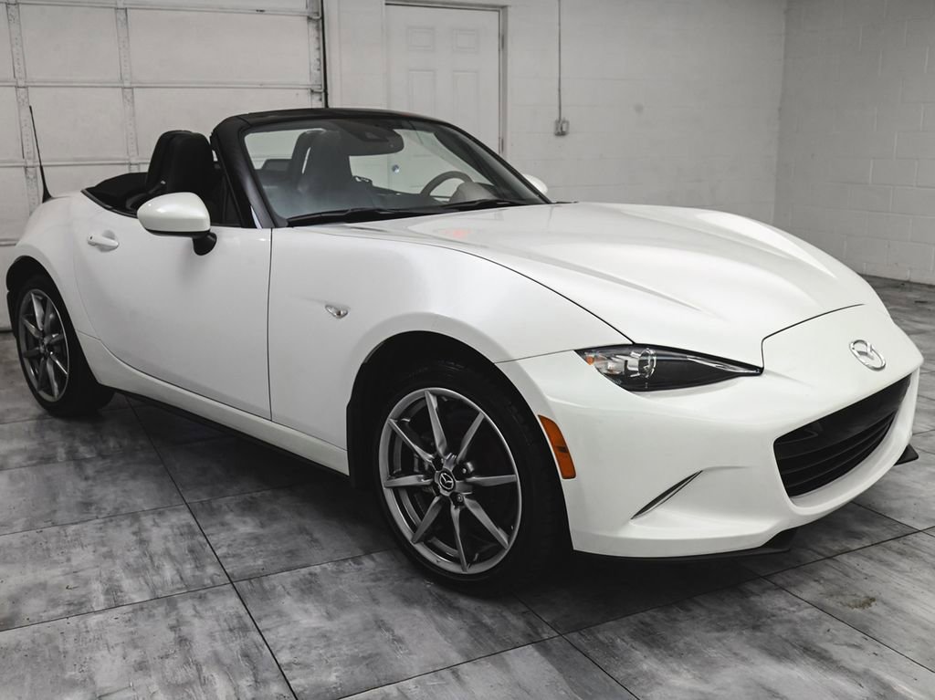 Used 2023 MAZDA MX-5 Miata Grand Touring RWD image 3