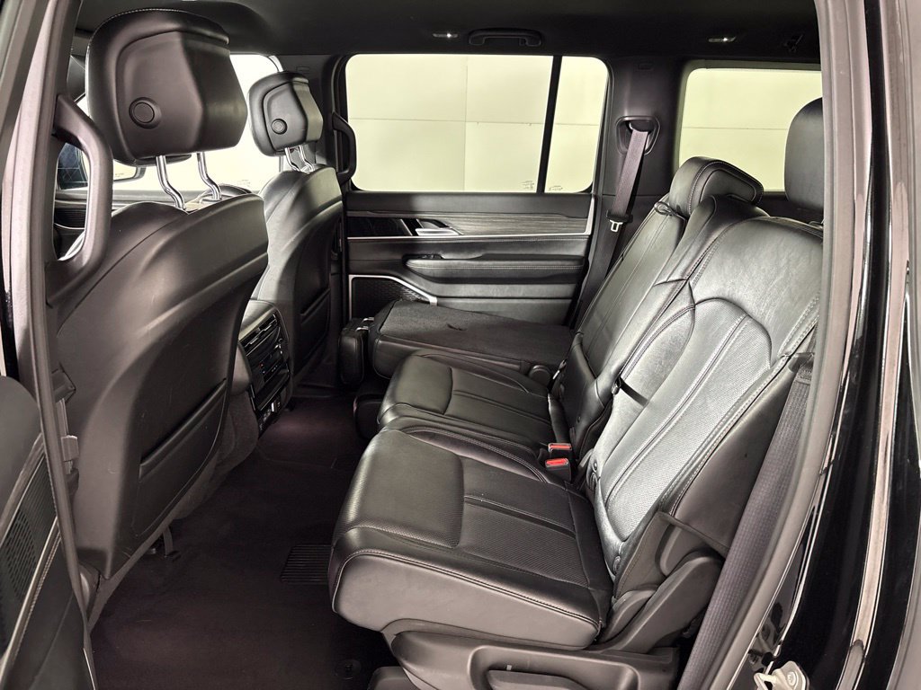 Used 2024 Jeep Wagoneer L Series II RWD image 26