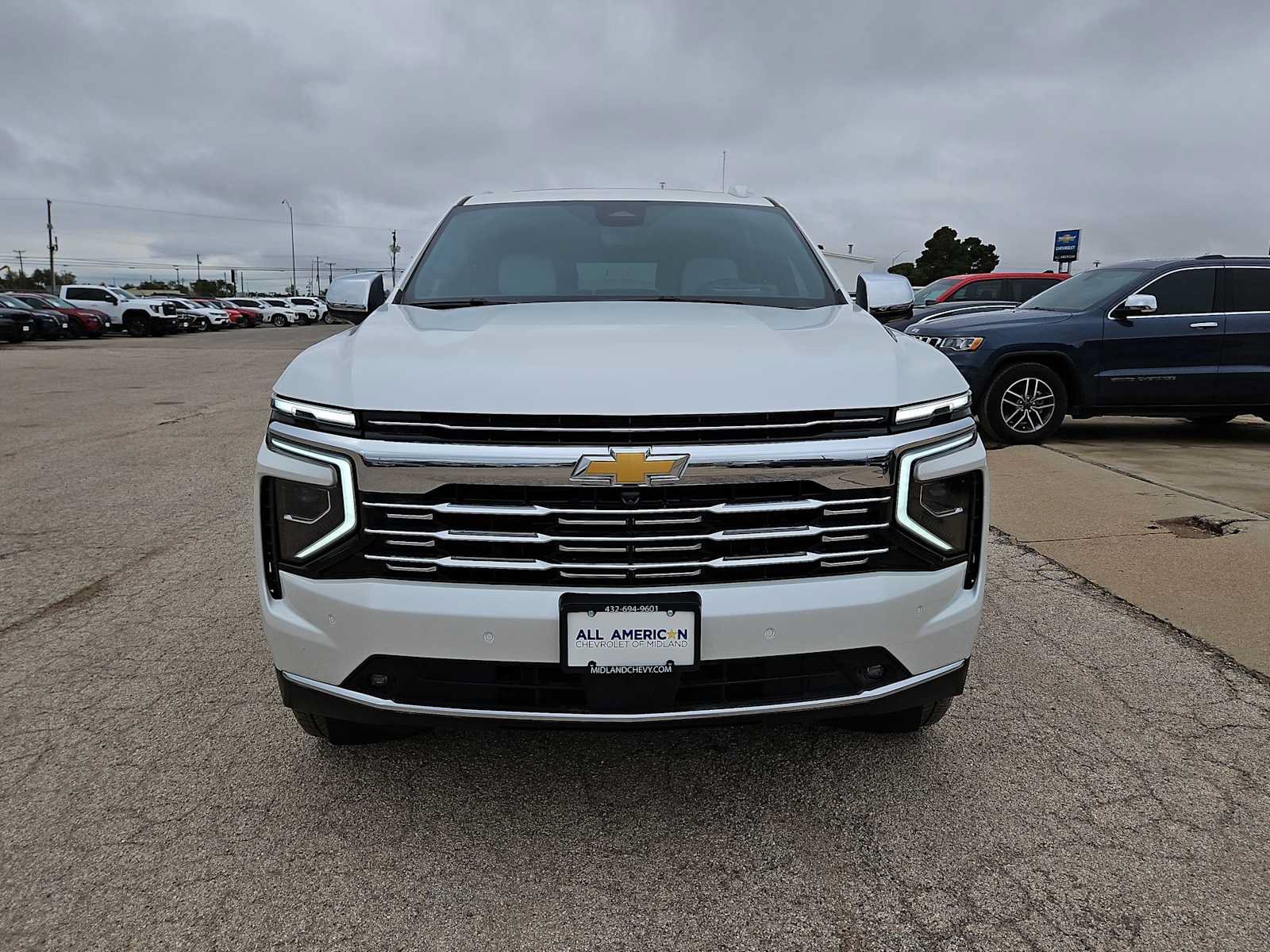 Used 2025 Chevrolet Suburban Premier RWD image 3