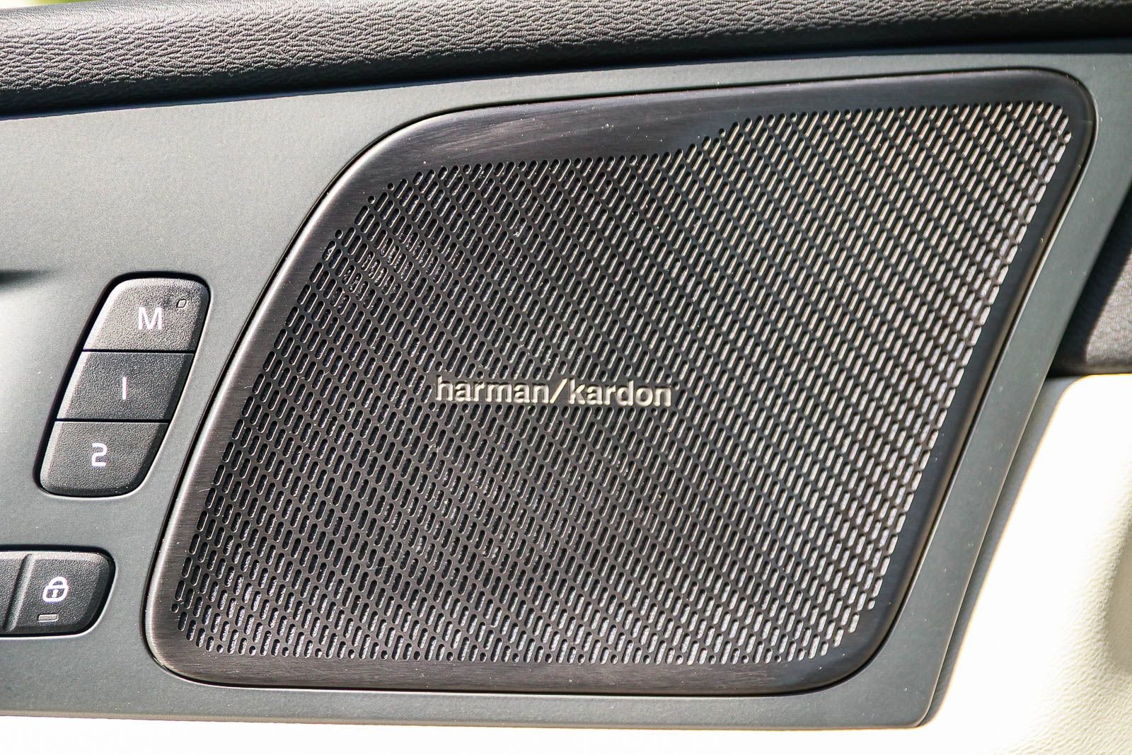 Used 2026 Volvo XC60 B5 Ultra w/ Protection Package Premier image 25