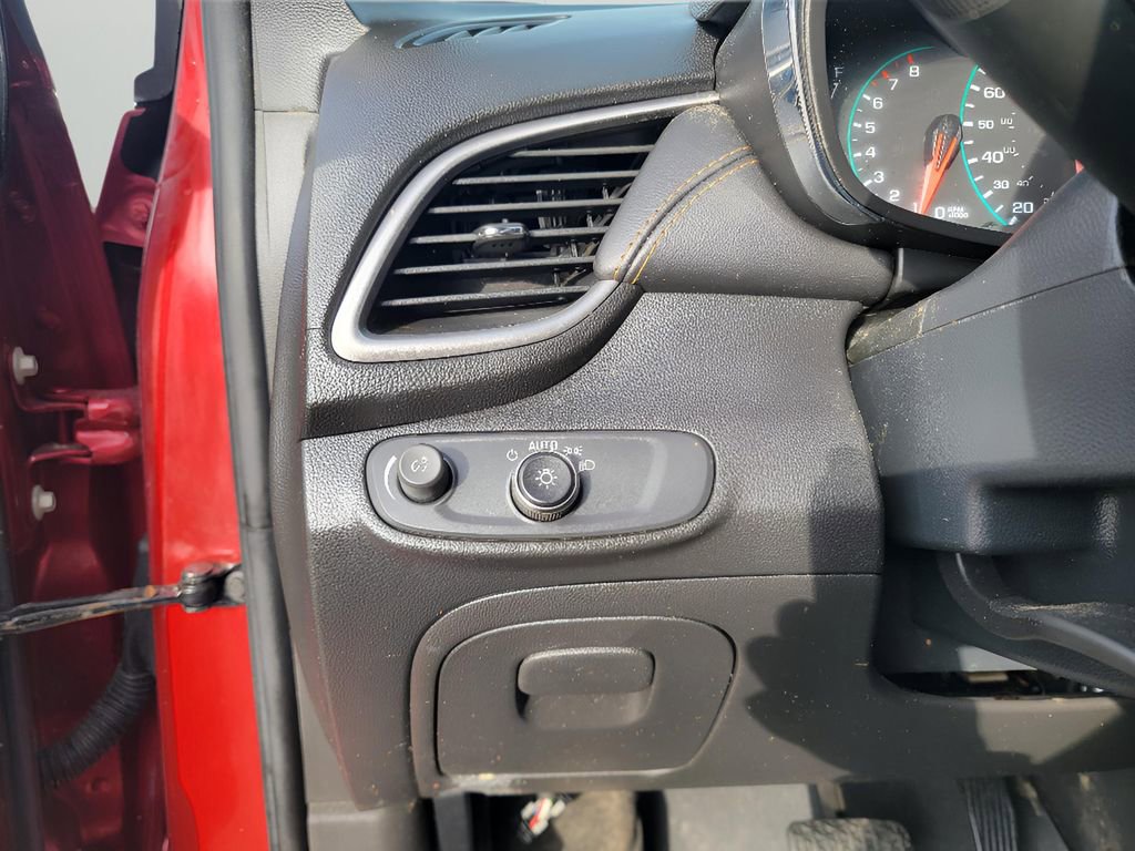 Used 2021 Chevrolet Trax LT w/ LT Convenience Package AWD/4WD image 14